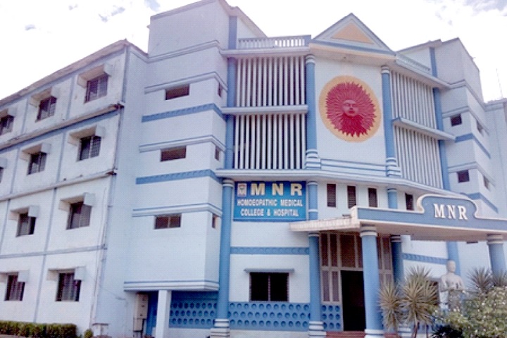 https://cache.careers360.mobi/media/colleges/social-media/media-gallery/6830/2020/5/23/Campus view of MNR College of Pharmacy Sangareddy_Campus-view.jpg
